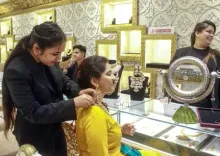 क्या सोने की कीमत में मामूली गिरावट और चांदी के दाम में तेजी आई है?