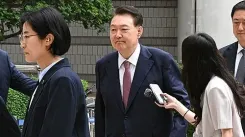Will South Korea's Police Maintain Zero-Tolerance for Violence During Ex-President's Arrest Warrant Hearing?