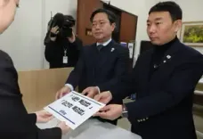 South Korea's DP proposes bills to investigate President Yoon's martial law declaration, First Lady allegations