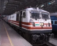 What Happened When Ten Passengers Fell from a Moving Local Train Near Mumbai?