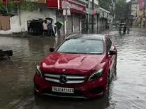 क्या गाजियाबाद में मर्सिडीज कार पानी में डूबने से मालिक ने नगर आयुक्त को भेजा लीगल नोटिस?
