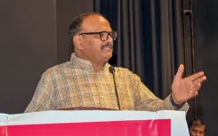 क्या उत्तर प्रदेश में 3 विधायकों के निष्कासन से समाजवादी पार्टी की <b>जमीन</b> खिसक गई है?
