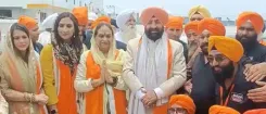 उत्तराखंड : काशीपुर पहुंचे राज्यपाल, ननकाना साहिब में परिवार संग टेका मत्था