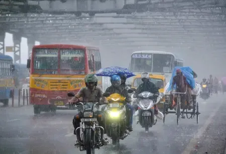 What’s Causing Thunderstorms and Heavy Rain in South Bengal?