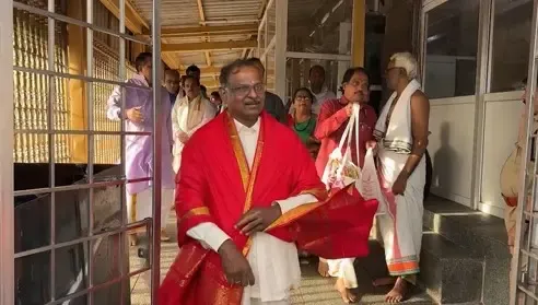 क्या इसरो प्रमुख वी. नारायणन ने तिरुमला में वेंकटेश्वर स्वामी के दर्शन किए और एनआईएसएआर सैटेलाइट लॉन्च की जानकारी दी?