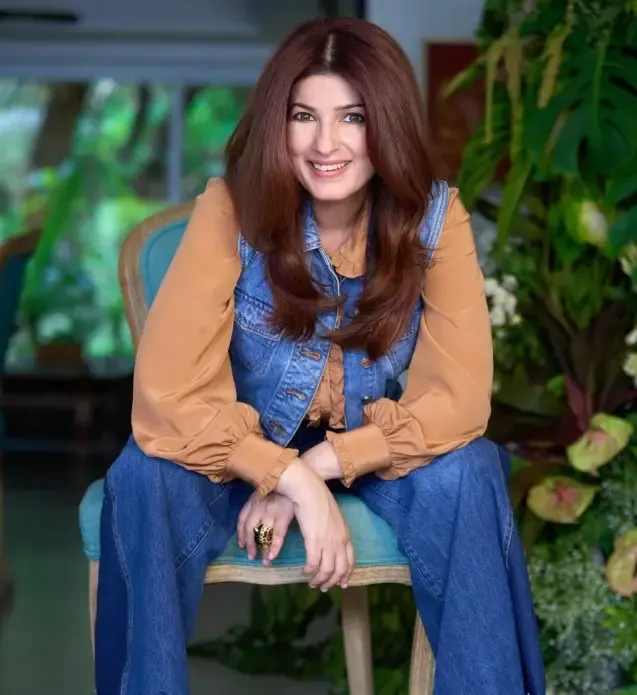 क्या 'लेखिका' ट्विंकल खन्ना ने फैंस से पूछा, आपने 'वेलकम टू पैराडाइज' पढ़ी है?