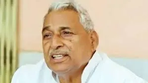 क्या यूपी विधानसभा के नेता प्रतिपक्ष का आरोप सही है- सरकार ध्यान भटका रही है?