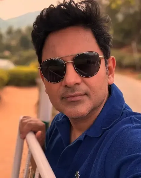 Vivek Agnihotri and Manoj Muntashir Honor the Late Manoj Kumar