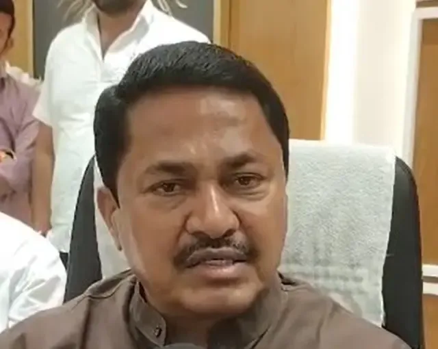 क्या राहुल गांधी सच बोल रहे हैं और चुनाव आयोग झूठ?