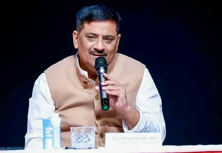 क्या 'वोटर अधिकार यात्रा' महज़ फोटो खिंचवाने तक सीमित है? संजय झा का बयान