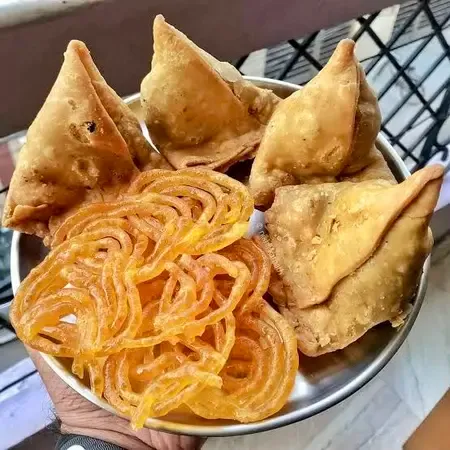 Warning boards for samosas & jalebis: A big step to curb obesity in India, say experts