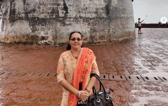 How Did a Woman Passenger Save an Elderly Man from Falling Off a Moving Train in Kerala?